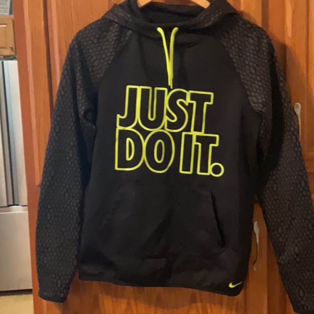 Gently used ladies thermo fit Nike hoodie size small